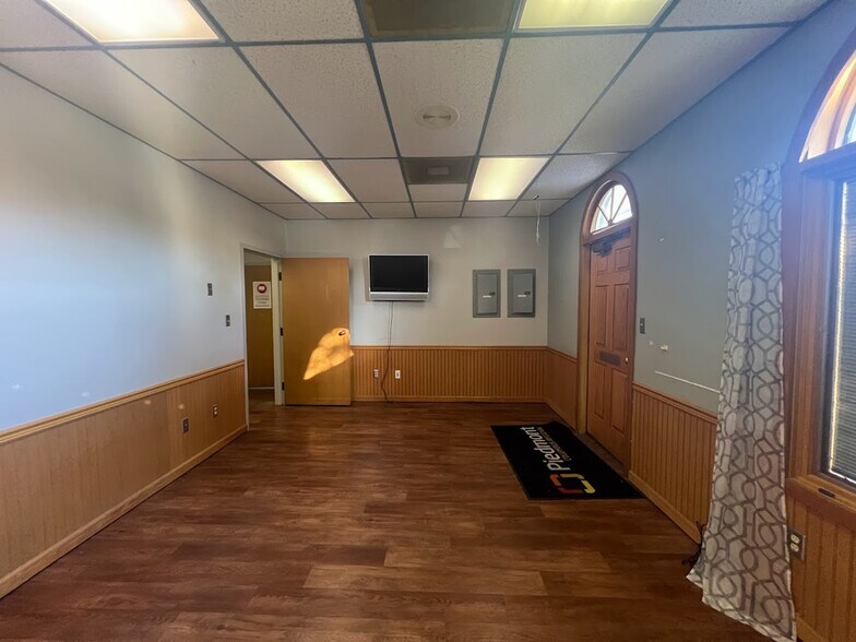 More Photos Of 1615 21st Ct, Phenix City Medical For Sale