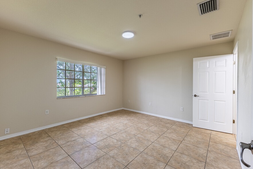 More Photos Of 1328 SE 8th Ave, Cape Coral Multifamily For Sale