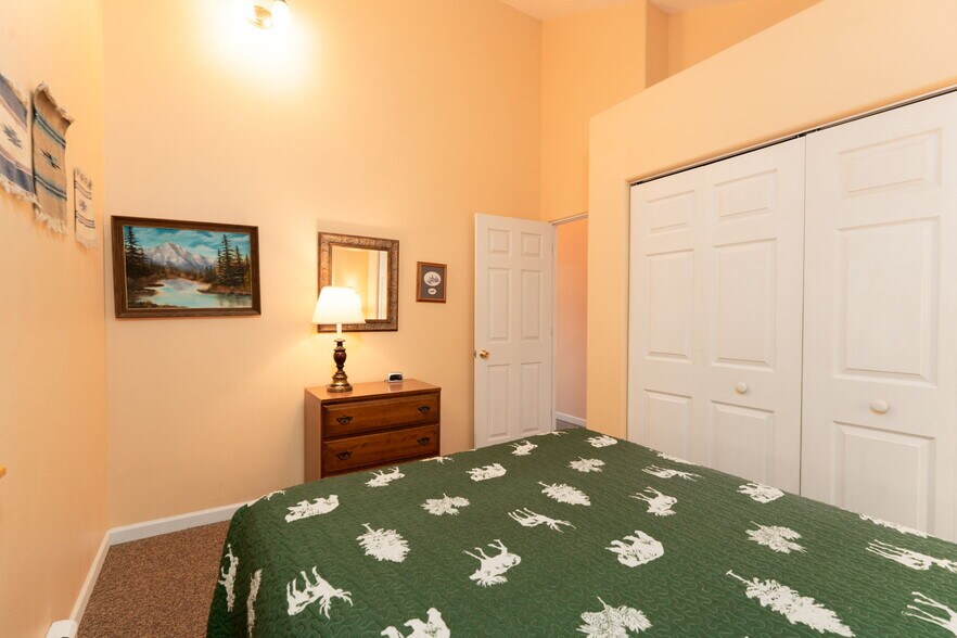 More Photos Of 1624 E Main St, Montrose Hotel For Sale
