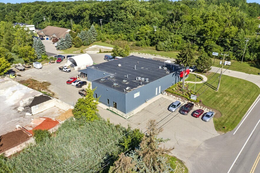 More Photos Of 4800 Joslyn Rd, Lake Orion Light Manufacturing For Sale