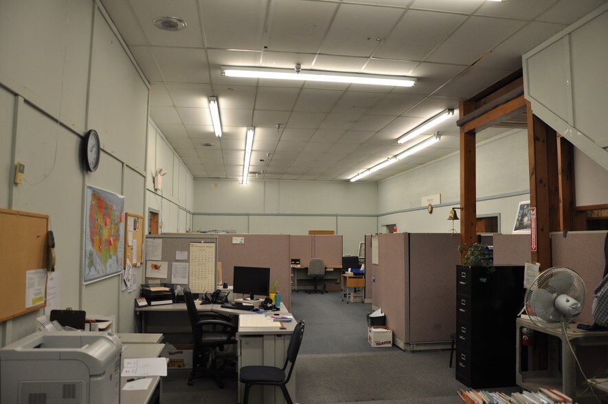 More Photos Of 10 Renaissance Way, Sanford Warehouse For Lease