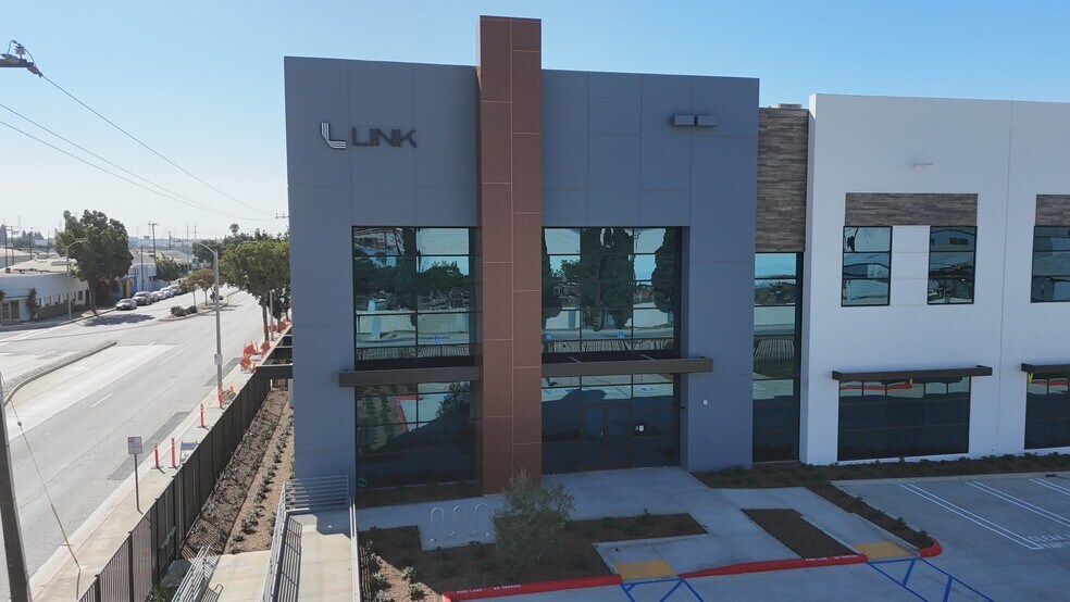 More Photos Of 16325 S Main St, Gardena Warehouse For Lease