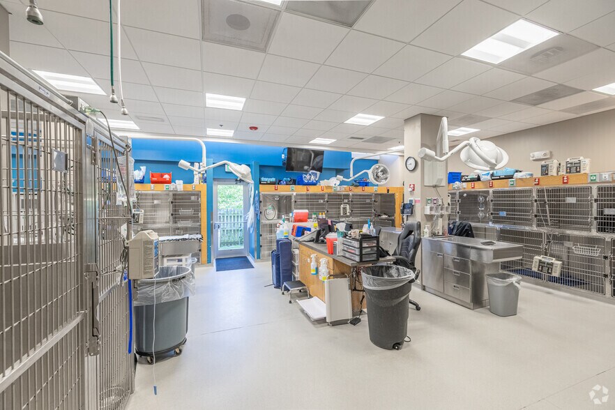 More Photos Of 10000 Old Columbia Rd, Columbia Storefront For Lease