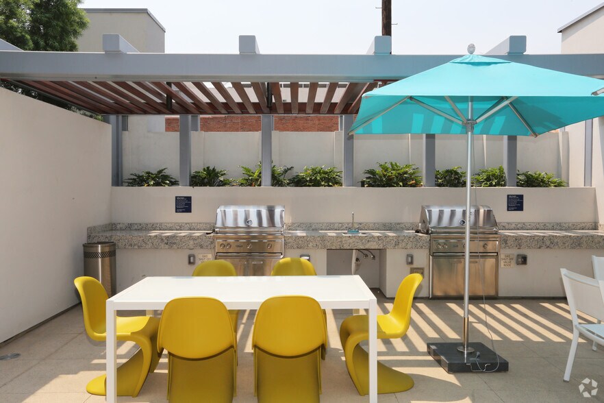More Photos Of 424 W Pico Blvd, Los Angeles Apartments For Lease