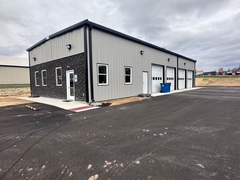 Primary Photo Of 2243 Commerce Pky, La Grange Auto Repair For Sale