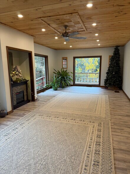 More Photos Of 22 Interstate Dr, Somersworth Office For Lease