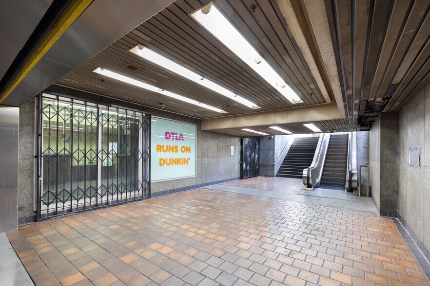 More Photos Of 701 W 7th St, Los Angeles Apartments For Lease