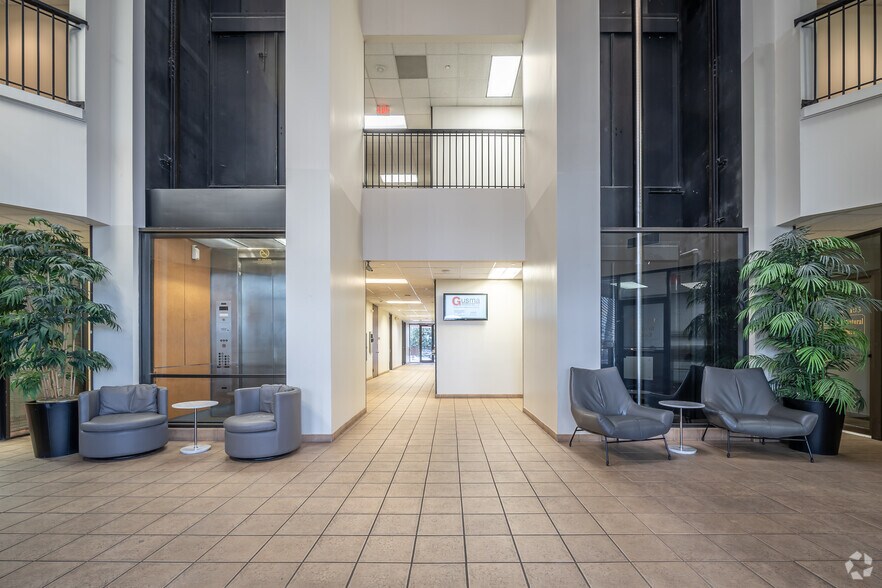 More Photos Of 10190 Katy Fwy, Houston Office For Lease