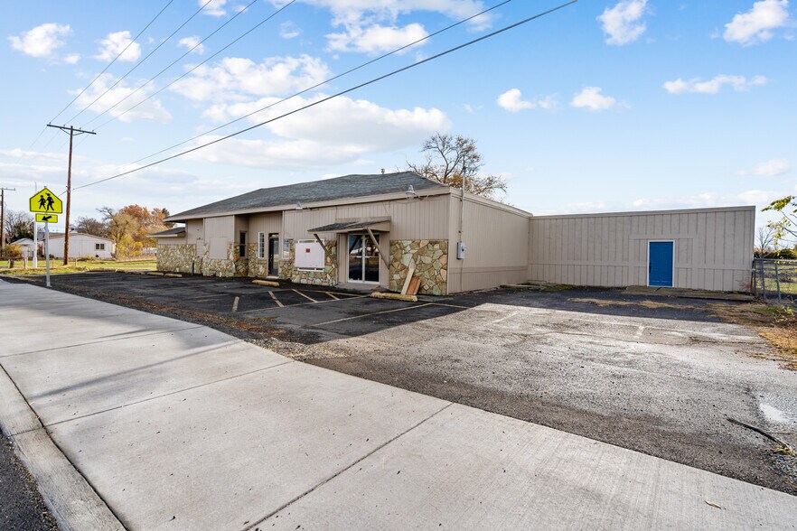 More Photos Of 990 E Hwy 730, Irrigon Storefront Retail Office For Sale