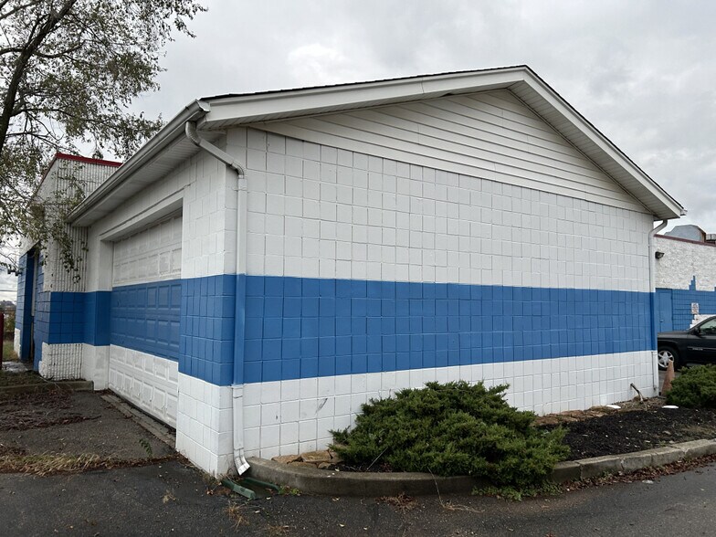 More Photos Of 901 Elliott Dr, Middletown Carwash For Sale