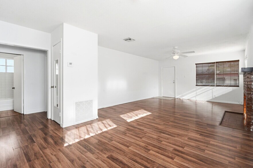 More Photos Of 1030 Camphor Ln, Deland General Retail For Sale