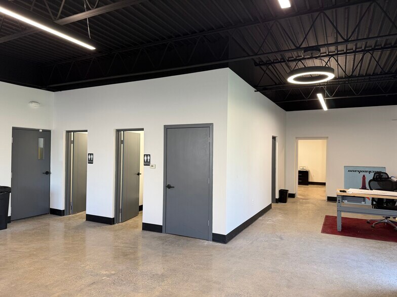 More Photos Of 33100 Capitol St, Livonia Manufacturing For Lease
