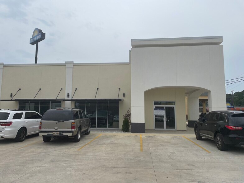 More Photos Of 484 Springridge Rd, Clinton General Retail For Lease