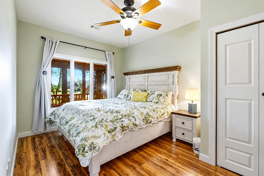 More Photos Of 267 Stinson Dr, Clinton Specialty For Sale