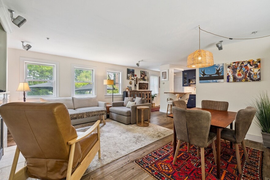 More Photos Of 41 Pleasant St, Woodstock Hospitality For Sale
