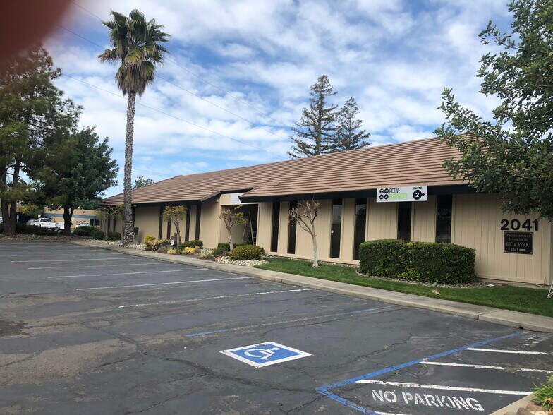 More Photos Of 2045 Hallmark Dr, Sacramento Office For Lease