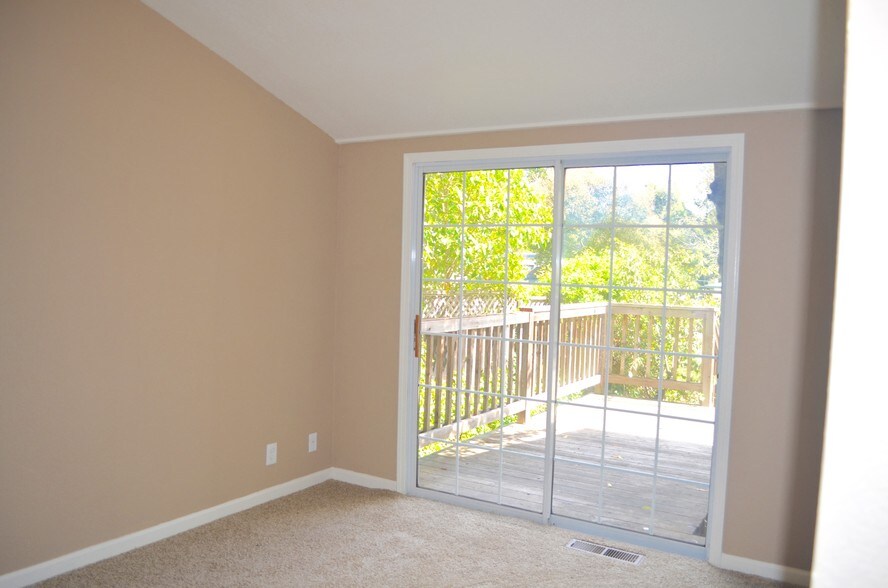 More Photos Of 5800 Valley Dr, Felton Apartments For Sale
