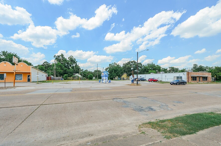 More Photos Of 7645-7661 Park Place Blvd, Houston Restaurant For Sale