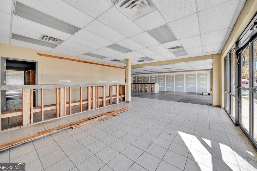 More Photos Of 905 Hillcrest Pky, Dublin Storefront For Sale