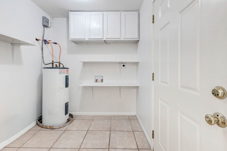 More Photos Of 1324 Avenue D, Katy Medical For Sale