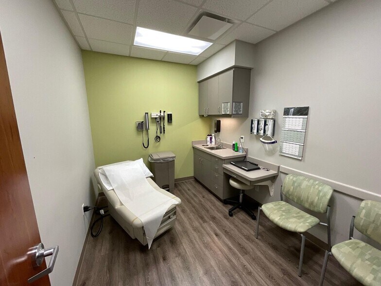 More Photos Of 1879 Williams Hwy, Grants Pass Medical For Sale