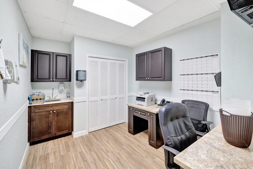More Photos Of 3157 N University Dr, Davie Medical For Lease