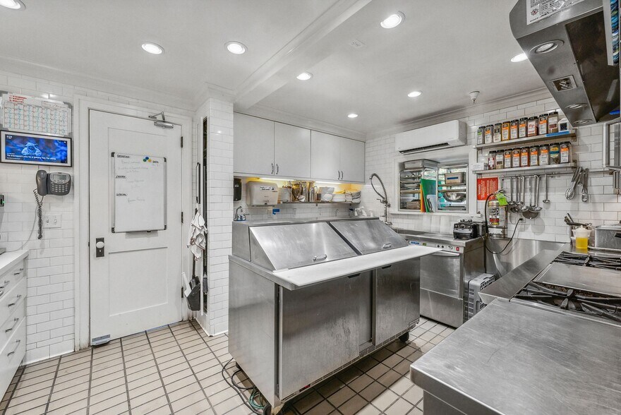 More Photos Of 543 Park Ave, Park City Hotel For Sale