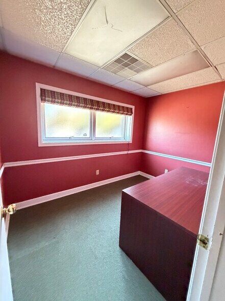 More Photos Of 1077 Baxter St, Athens Office For Lease