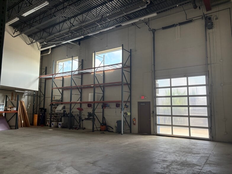 More Photos Of 6900 W Broadway Ave, Minneapolis Freestanding For Sale