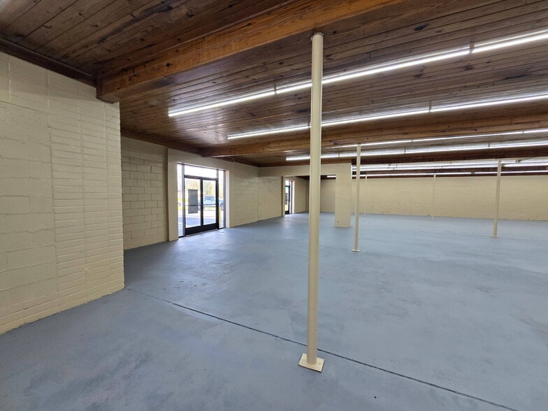 More Photos Of 6505-6509 Highway 29, Molino Freestanding For Lease