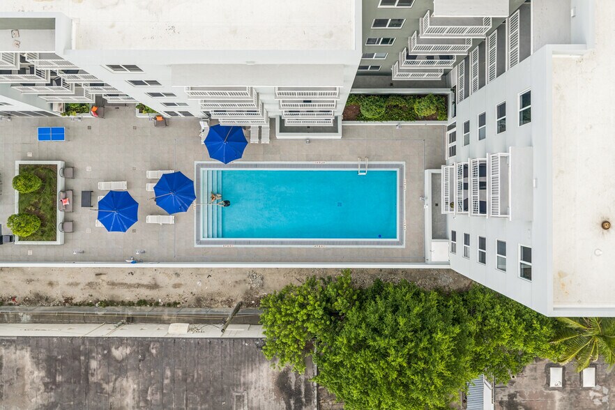 More Photos Of 1025 E 25th St, Hialeah Coworking Space