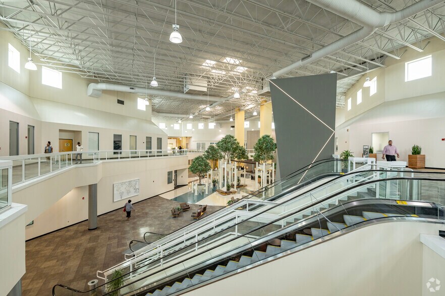 More Photos Of 5701 E Hillsborough Ave, Tampa Office For Lease