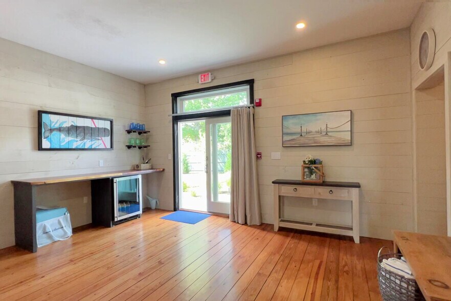 More Photos Of 156 Teaticket Hwy, Falmouth Freestanding For Sale