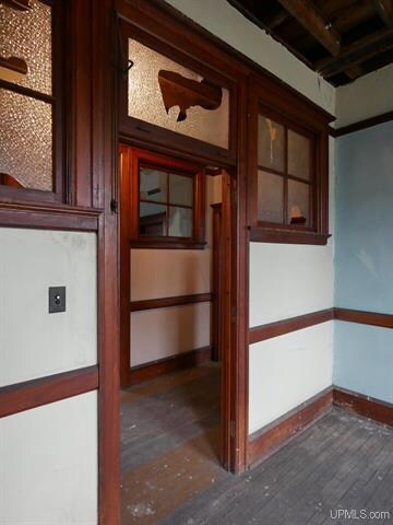 More Photos Of 808 Oak St, Calumet Office For Sale
