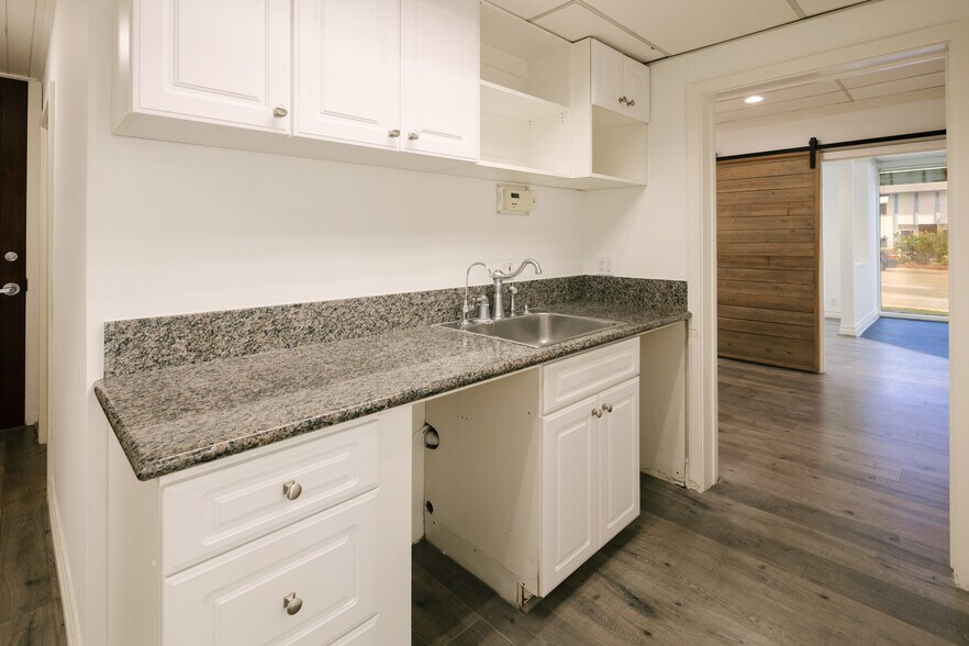 More Photos Of 2505 Canada Blvd, Glendale Office For Sale