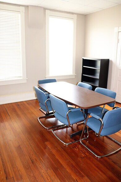 More Photos Of 1044-1090 Washington Ave, Macon-Bibb Office For Lease