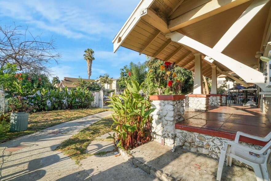 More Photos Of 967 W 47th St, Los Angeles Apartments For Sale