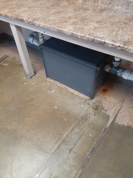 More Photos Of 507 Sherman St, Belleville General Retail For Sale