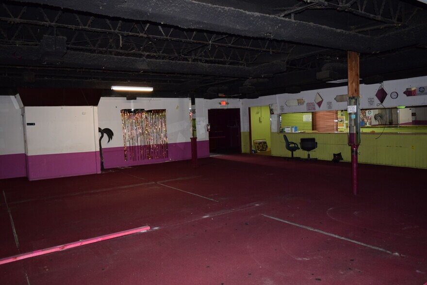 More Photos Of 338 S Wayside Dr, Houston Bar For Sale