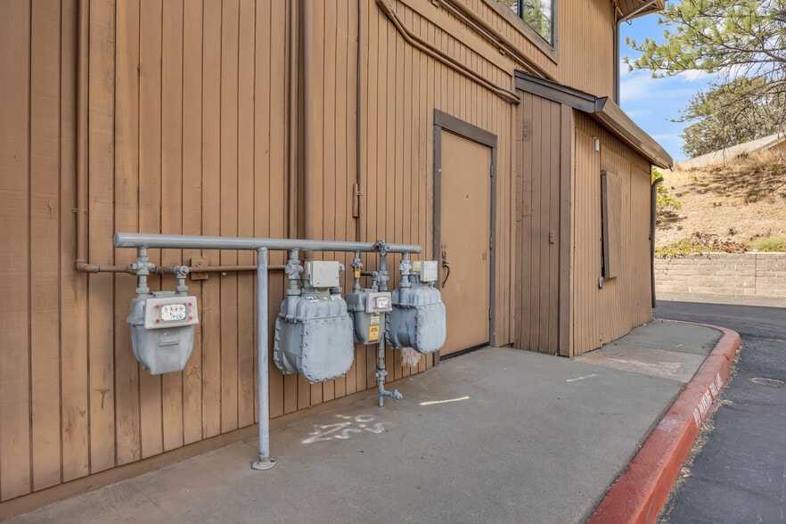 More Photos Of 1035-1043 Sutton Way, Grass Valley Office For Sale