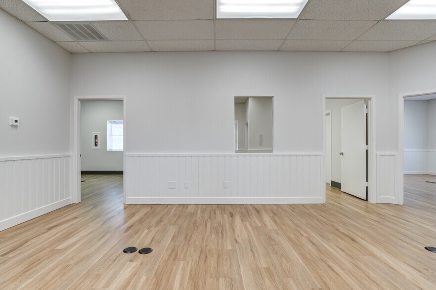 More Photos Of 510 Valencia Ave, Lubbock Warehouse For Sale