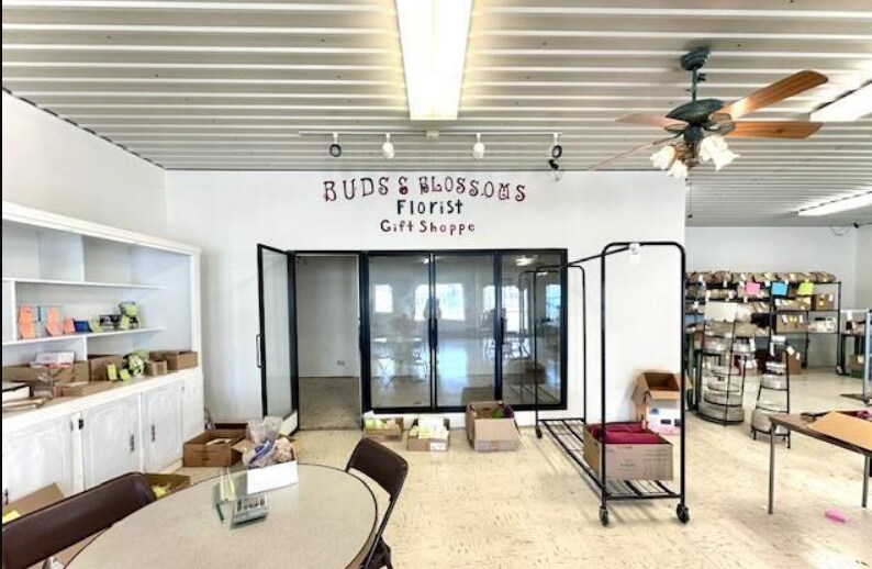 More Photos Of 584-586 S Section St, Sullivan General Retail For Sale