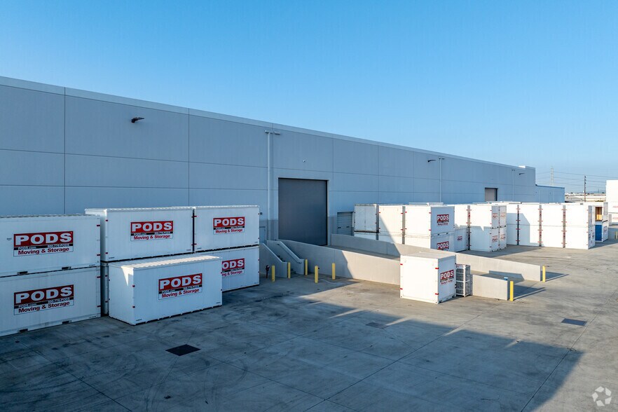 More Photos Of 5370 S Boyle Ave, Vernon Distribution For Lease