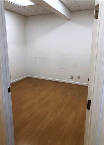 More Photos Of 4515 Van Nuys Blvd, Sherman Oaks Office For Lease