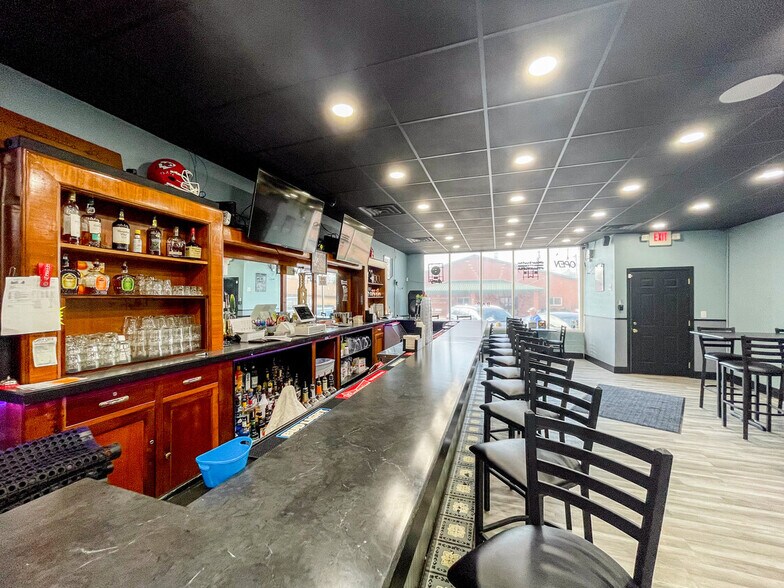 More Photos Of 1119 Thomas St, Redfield General Retail For Sale