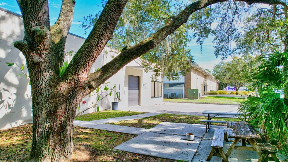 More Photos Of 5620 W Sligh Ave, Tampa Loft Creative Space For Sale