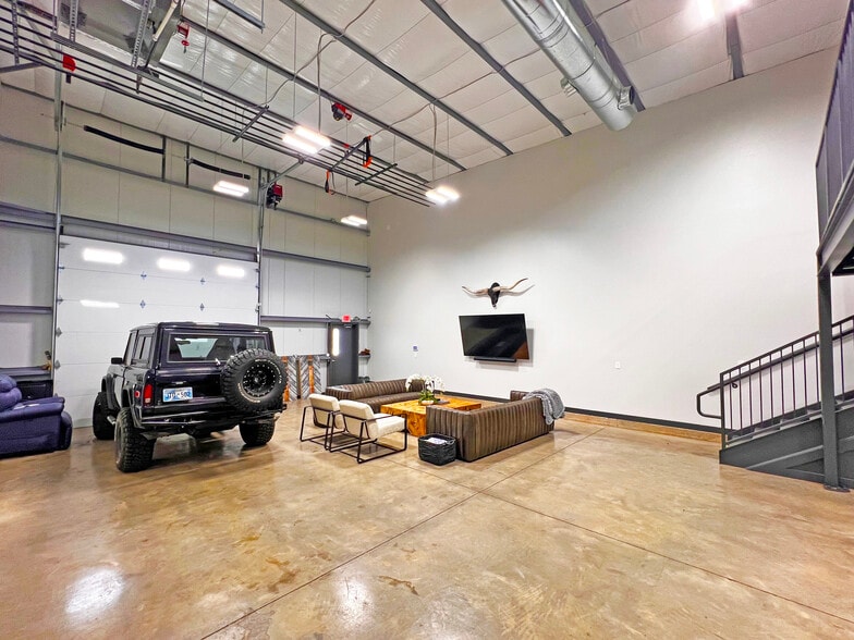 More Photos Of 807 NW 72nd St, Oklahoma City Self Storage For Sale