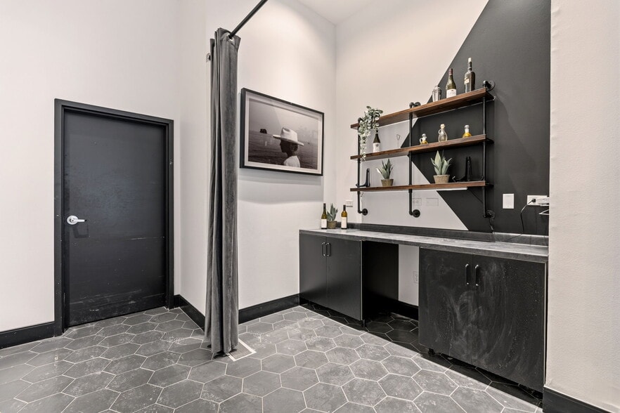 More Photos Of 360 Saint Peter St, Saint Paul Apartments For Lease