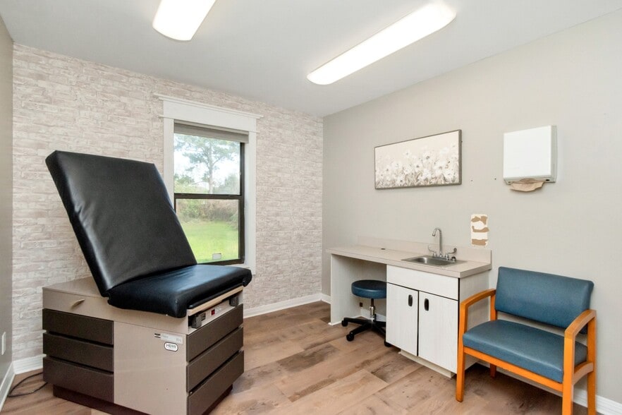 More Photos Of 1962 Spring Hill Ave, Mobile Office For Sale