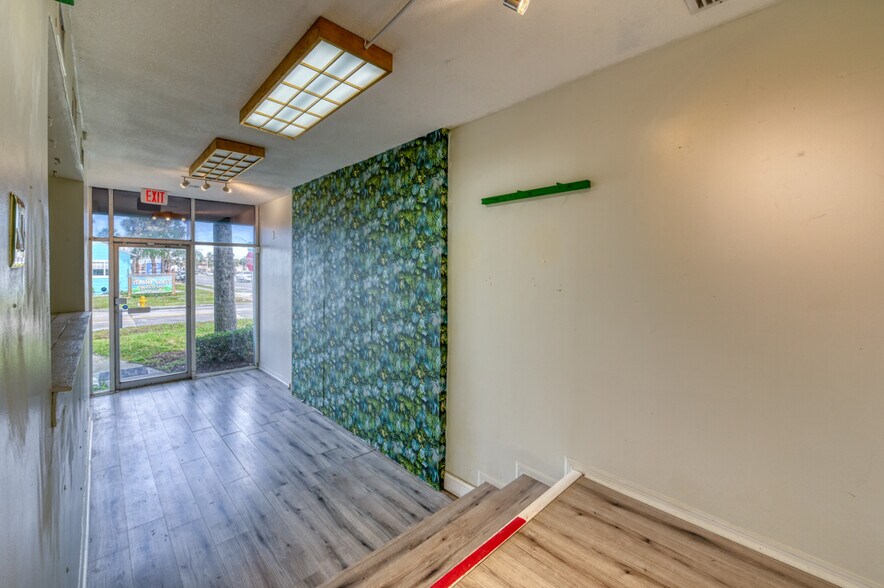 More Photos Of 1328 3rd St N, Jacksonville Beach Office For Lease